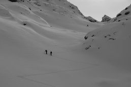 Si tu vas à Asco, c'est bien sûr pour monter là-haut...(sur un air bien connu) Si tu vas à Asco, c'est bien sûr pour monter là-haut...(sur un air bien connu)