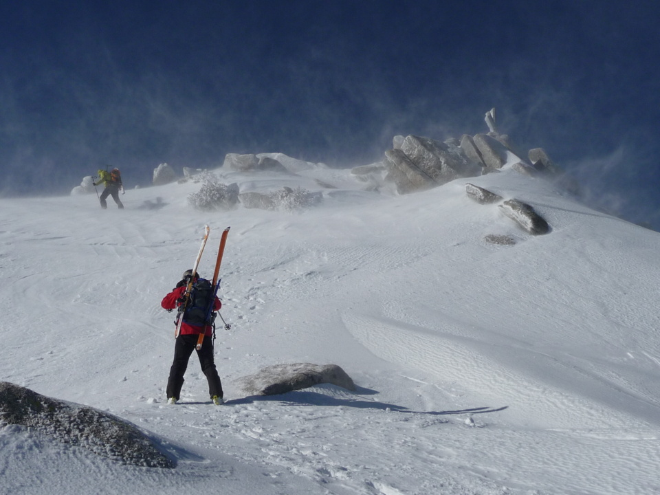 Gros vent au sommet! 15km/h avait dit la météo?! Gros vent au sommet! 15km/h avait dit la météo?!