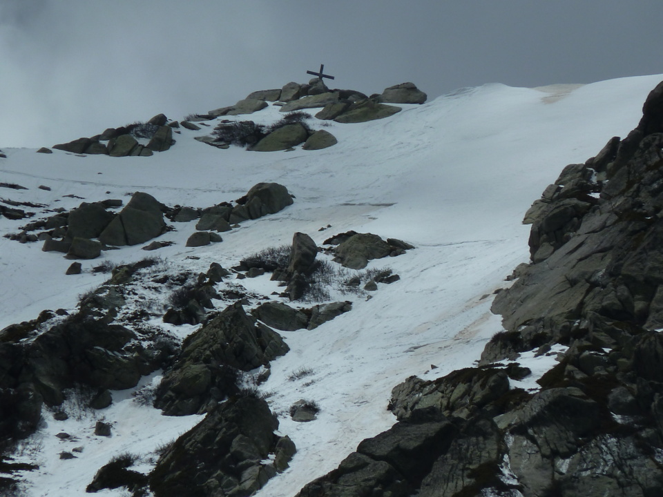 Départ depuis le sommet de la combe de Nielucciu ou l'on voit la rupture de plaque Départ depuis le sommet de la combe de Nielucciu ou l'on voit la rupture de plaque