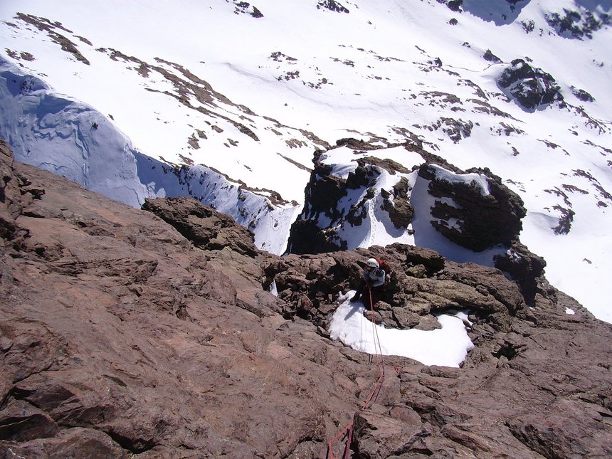 Dans les longueurs final sous le sommet Est. Dans les longueurs final sous le sommet Est.